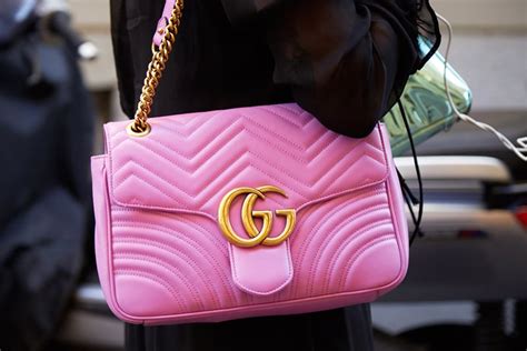 modella vestiti gucci|gucci bag logo.